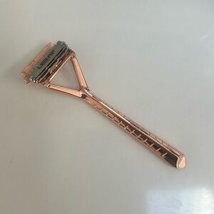 LEAF 3 blade razor with 5 blade refills